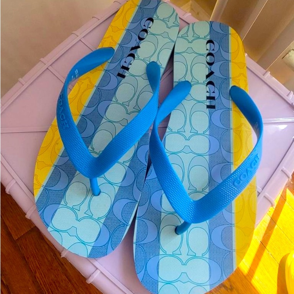 COACH FLIP FLOPS SIZE 9/10
